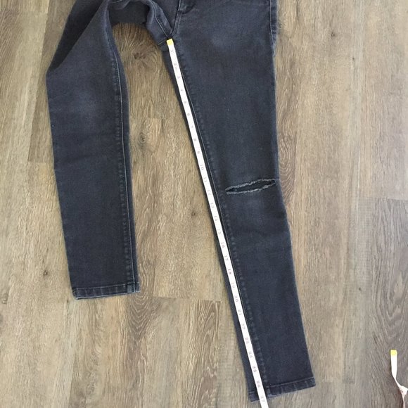 DL1961 Emma Legging Jeans in Onyx - Picture 11 of 12